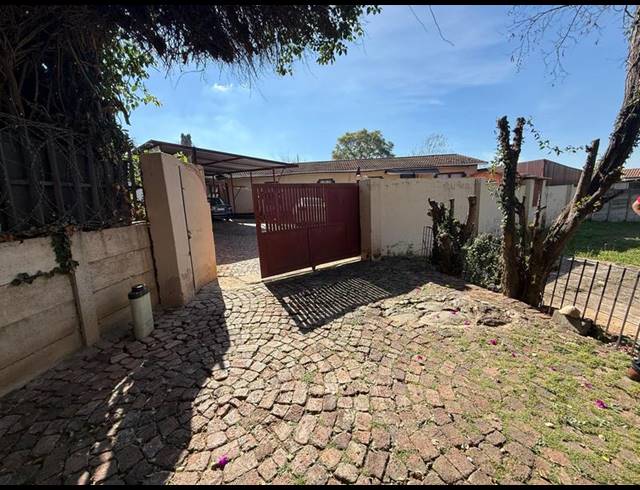 3 BEDROOM HOUSE FOR SALE IN SOUTHFORK